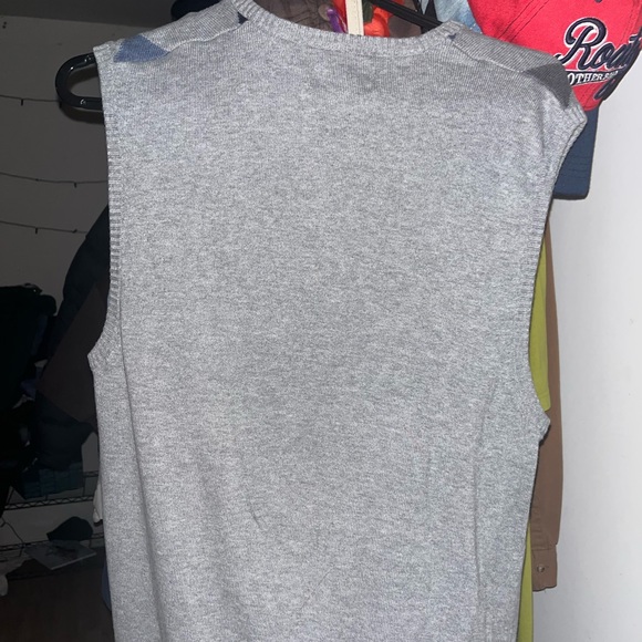 Cable V Neck sweater vest - Picture 2 of 3